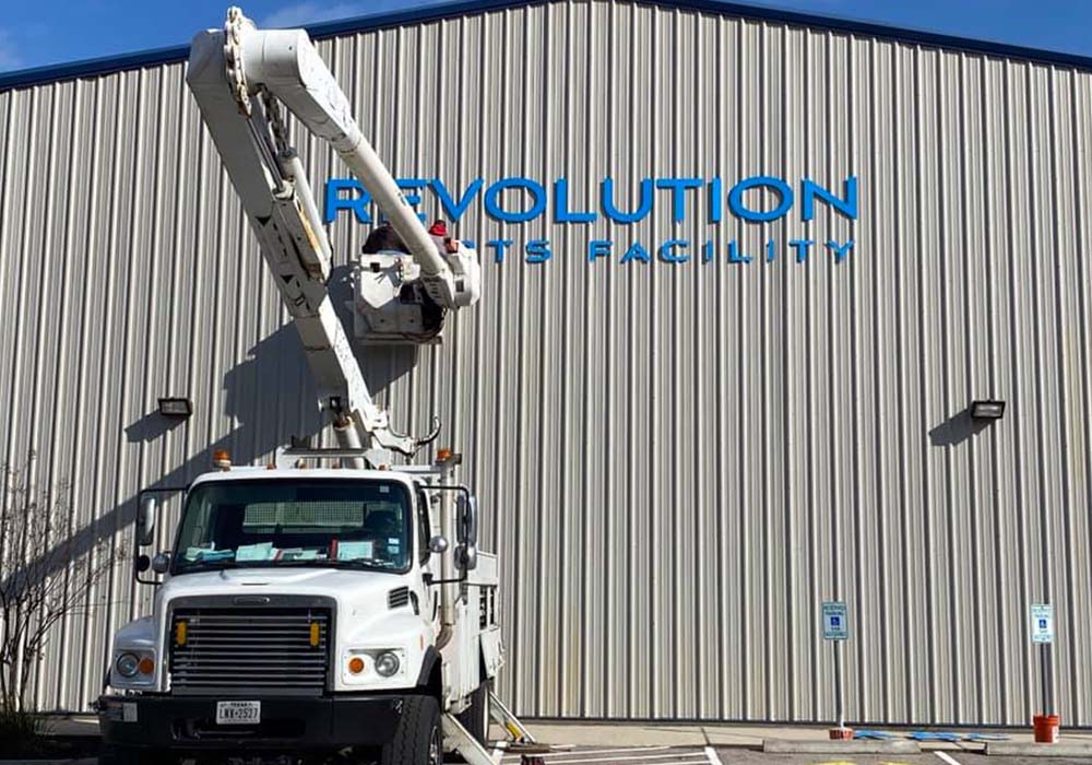 Universal_Sign_and_Graphics_Project_Gallery_01Revolution Sports Facility Installation
