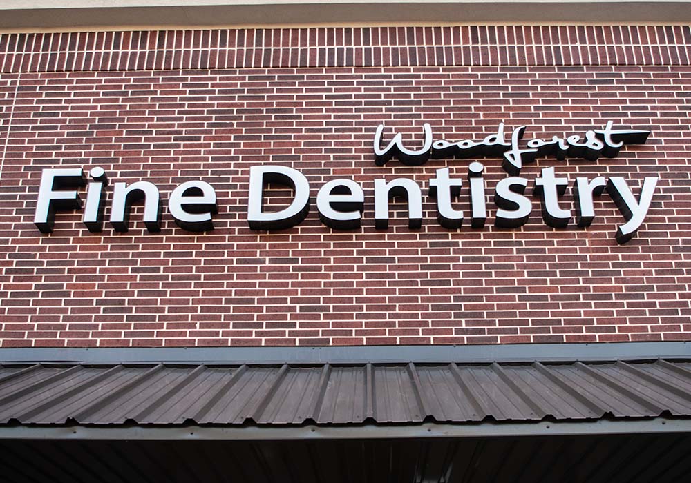 Universal_Sign_and_Graphics_Project_Gallery_01_Wood Forest Fine Dentistry Channel Letter Signage Illuminated Day View