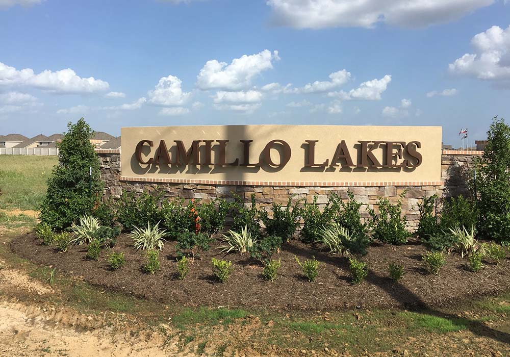 Universal_Sign_and_Graphics_Project_Gallery_Master_1000x700_0080_Monument Sign Camillo Lakes Houston TX