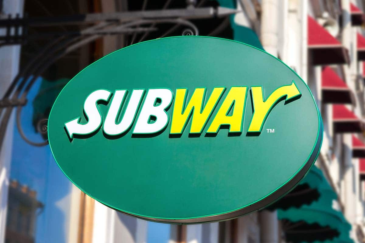 Universal_Sign_and_Graphics_Sign_Gallery_Building_Signs_1200x800_0001_Retail Hanging Sign Subway Sandwich Shop