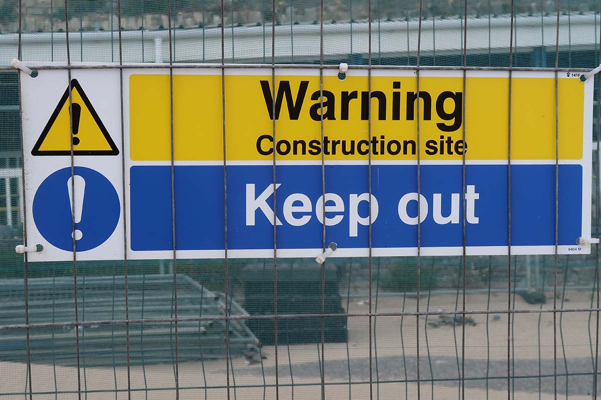 Universal_Sign_and_Graphics_Sign_Gallery_Construction_Signs_0006_a-sign-on-a-building-area-with-the-text-warning-construction-site