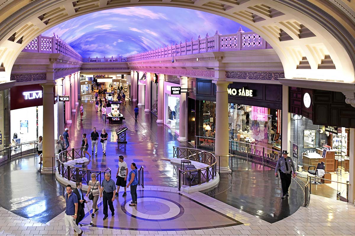 Universal_Sign_and_Graphics_Sign_Gallery_Window & Wall_Graphics_0019_Window & Wall Graphics - Shopping Mall Ceiling Mural
