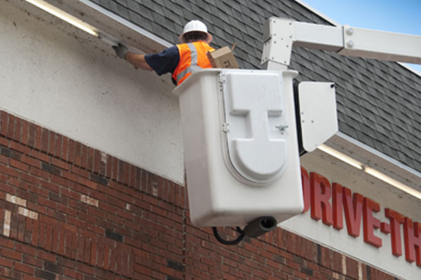 Universal_Sign_and_Graphics_Lighting_Maintenace_Service_Exterior_Building